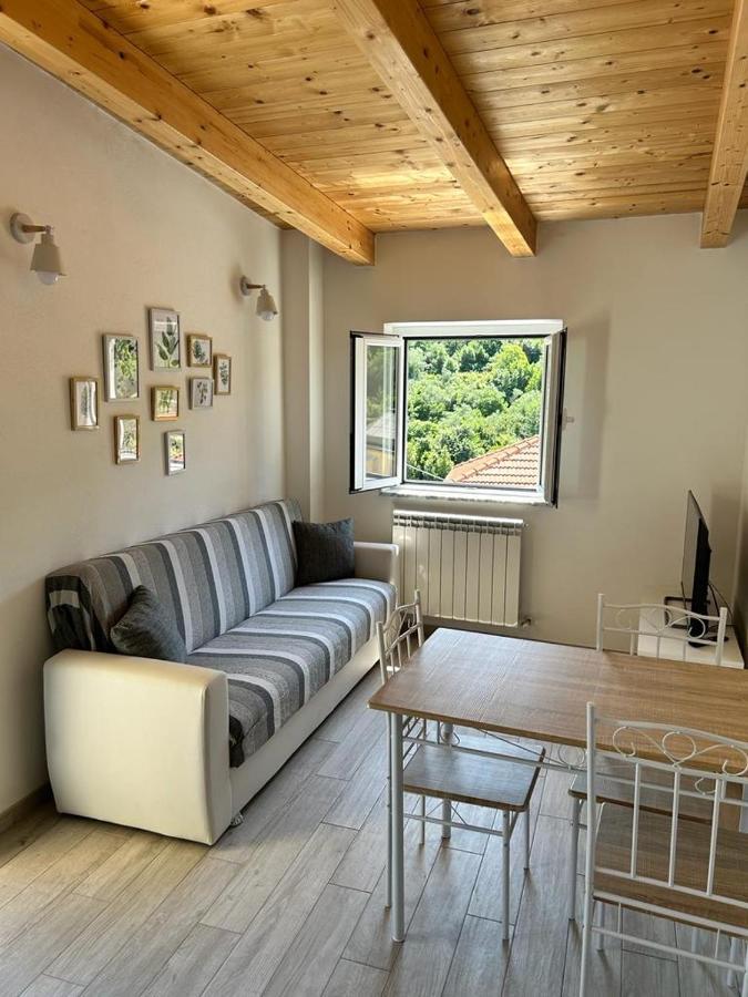 Da Pippo Apartment โมเนเลีย ภายนอก รูปภาพ