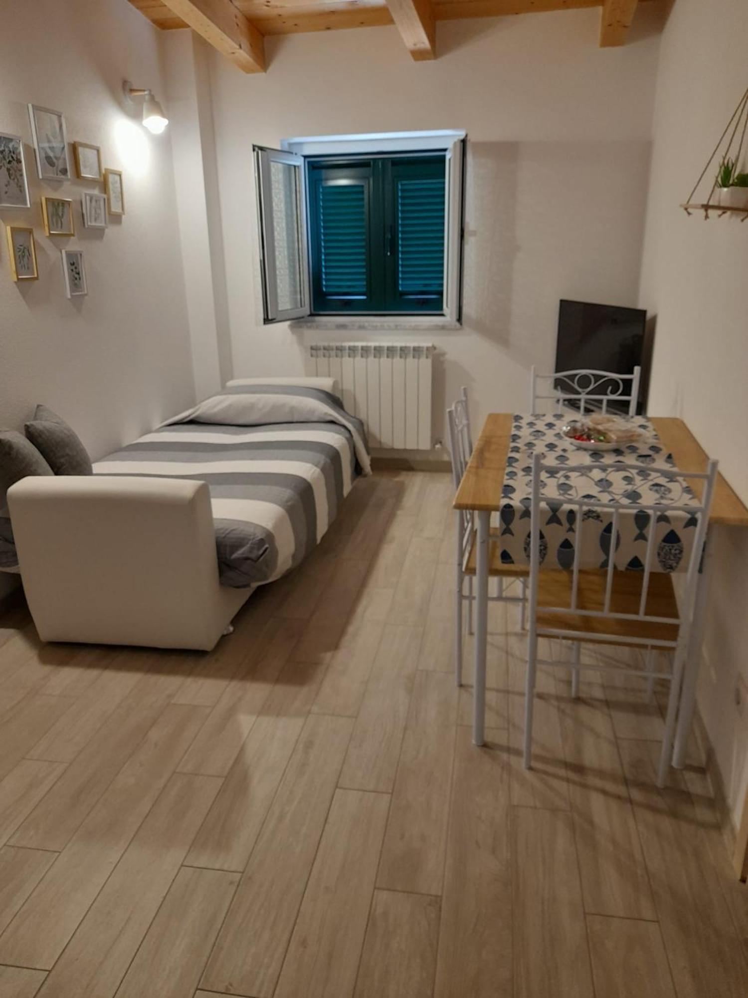 Da Pippo Apartment โมเนเลีย ภายนอก รูปภาพ